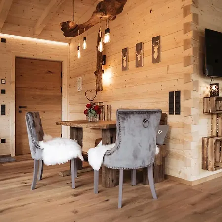 Romantikchalet Vogelnest Mit Whirlpool, Kamin, Balkon & Terrasse Apartment *