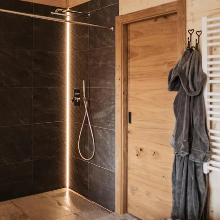 Romantikchalet Vogelnest Mit Whirlpool, Kamin, Balkon & Terrasse Vorra