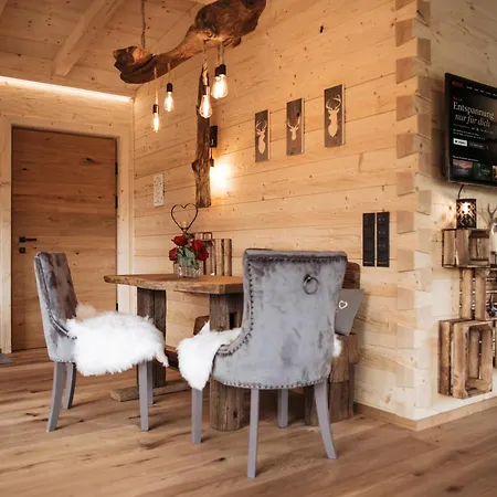 Romantikchalet Vogelnest Mit Whirlpool, Kamin, Balkon & Terrasse Apartment *
